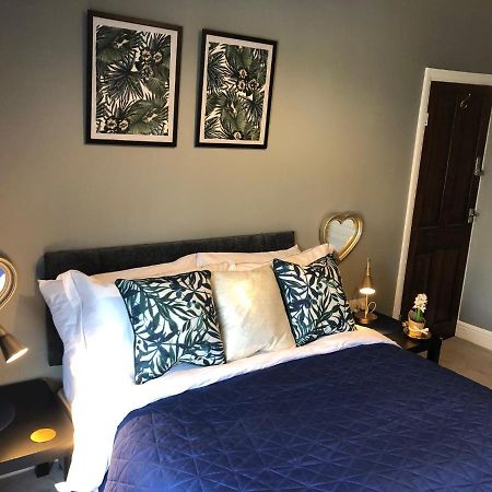 3. Stylish Private Double Room Near Manchester City Centre Exterior photo